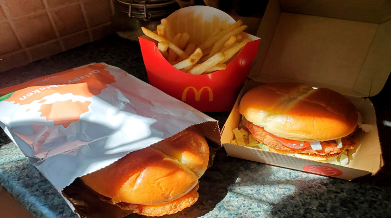 واشنطن بوست: هكذا أصبحت ماكدونالدز بؤرة توتر جديدة بسبب حرب غزة